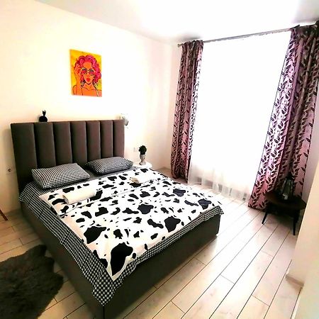 Ferienwohnung Новобудова Сам Центр Жк "Семицвіт" Lemberg Exterior foto