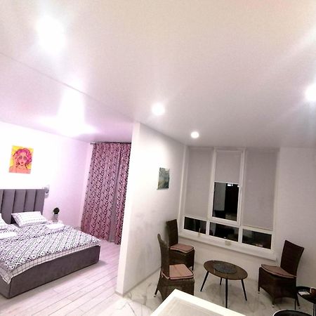 Ferienwohnung Новобудова Сам Центр Жк "Семицвіт" Lemberg Exterior foto